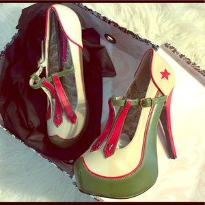 Bordello Army pumps! Brand new